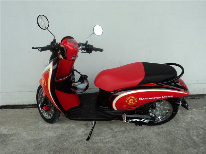 ชื่อ:  Scoopy i (2).JPG
ครั้ง: 865
ขนาด:  61.0 กิโลไบต์