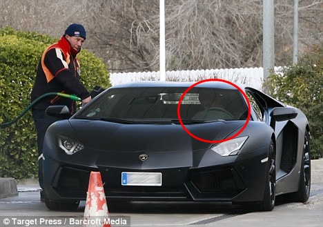 ชื่อ:  cristianolamborghiniaventador.jpg
ครั้ง: 1870
ขนาด:  117.8 กิโลไบต์