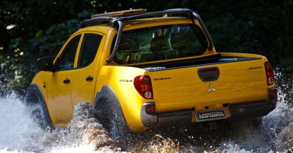 ชื่อ:  mitsubishi-l200-triton-2013-savana-04.jpg
ครั้ง: 1902
ขนาด:  170.5 กิโลไบต์