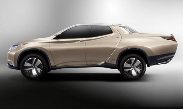 ชื่อ:  2013_mitsubishi_gr_hev_concept_triton_preview_05-0304-m-610x450.jpg
ครั้ง: 2722
ขนาด:  30.7 กิโลไบต์