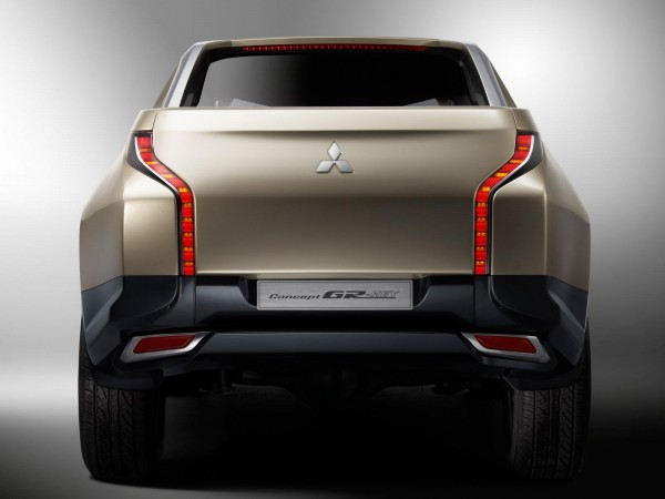 ชื่อ:  2013_mitsubishi_gr_hev_concept_triton_preview_07-0304-m-610x450.jpg
ครั้ง: 4998
ขนาด:  35.3 กิโลไบต์