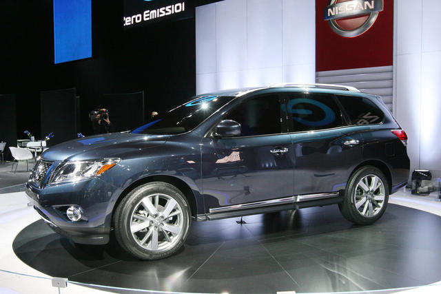 ชื่อ:  2013-Nissan-Pathfinder-Concept-top-front-three-quarter-2.jpg
ครั้ง: 706
ขนาด:  67.6 กิโลไบต์